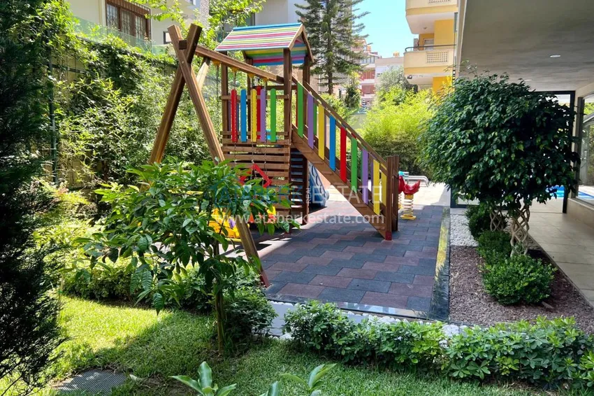 Luksusowy dwupoziomowy penthouse z designerskim remontem zaledwie 200 metrów od plaży Kleopatra 8 