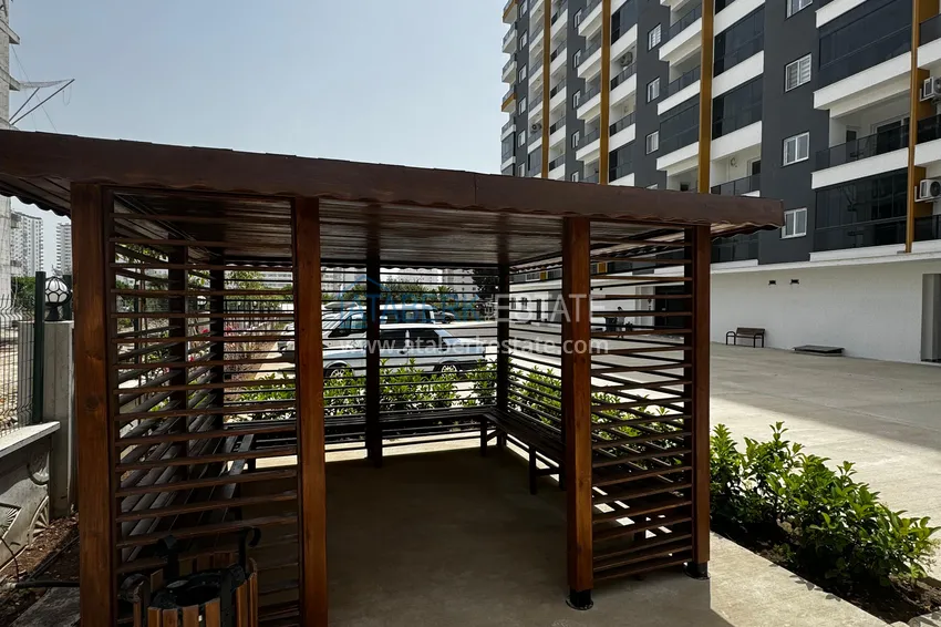 Apartament z jedną sypialnią z pięknym wykończeniem i widokiem na góry w dzielnicy Tomyuk, Mersin. Rata jest możliwa 12 