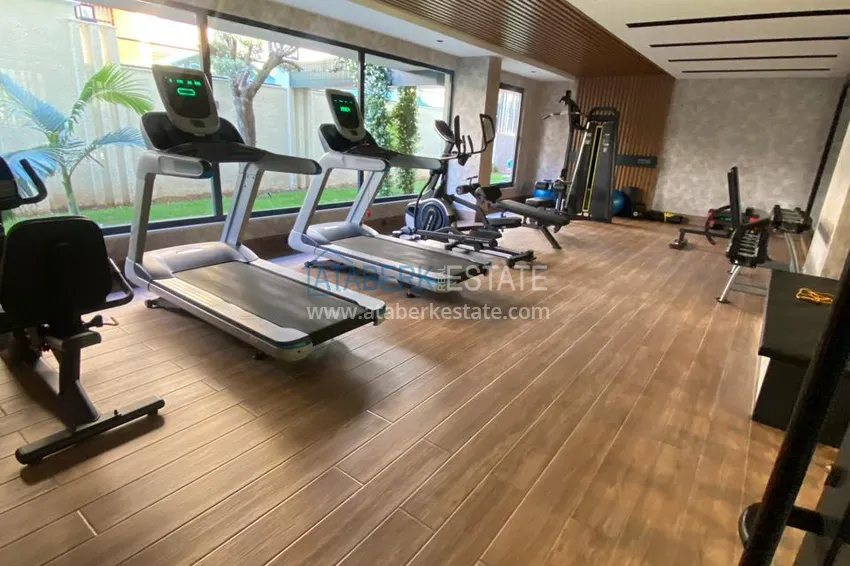 Luksusowy dwupoziomowy penthouse z designerskim remontem zaledwie 200 metrów od plaży Kleopatra 12 