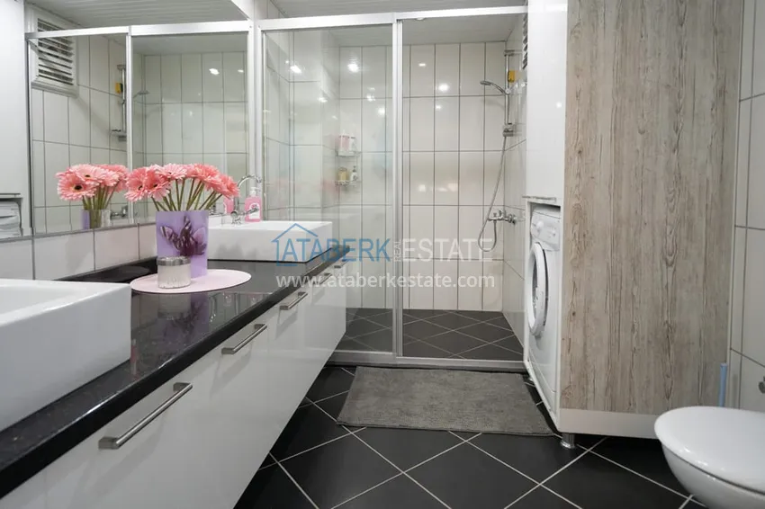Kupuj  Umeblowany apartament z widokiem na morze i przeszklonym balkonem - pierwszy apartament nadmorski, dzielnica Oba 10 