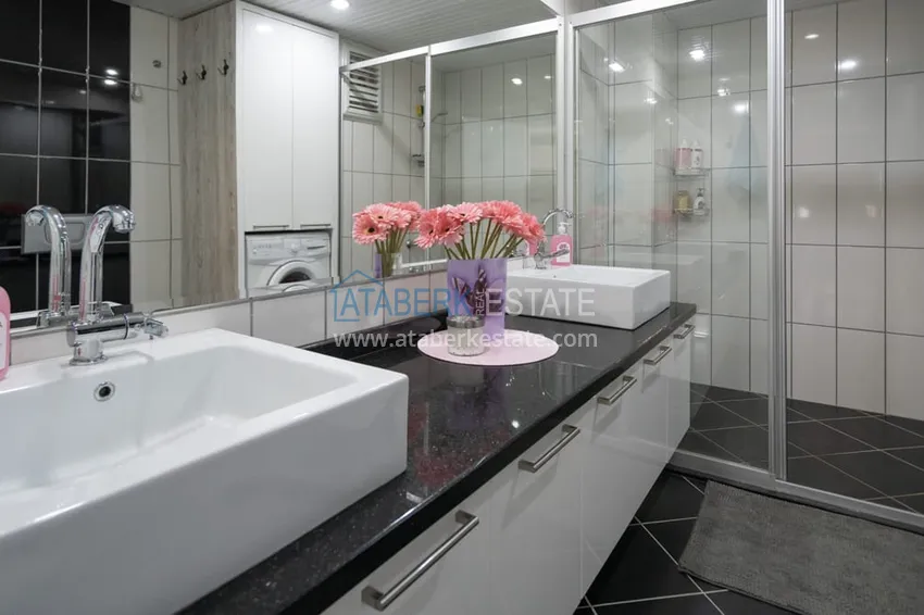 Kupuj  Umeblowany apartament z widokiem na morze i przeszklonym balkonem - pierwszy apartament nadmorski, dzielnica Oba 11 