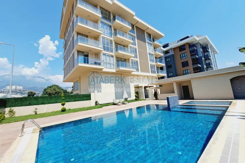 Apartament 1+1 z widokiem na góry i morze, dzielnica Kargicak w Alanyi 1 