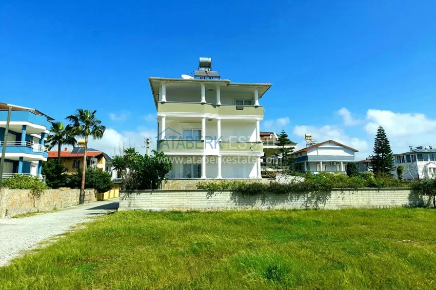 Trzypoziomowa willa z prywatnym ogrodem i widokiem na morze w Konakli, Alanya 1 
