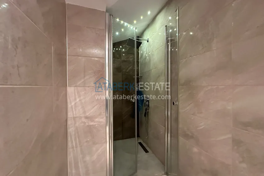 Kupuj  Umeblowany dwupoziomowy penthouse w centrum Alanyi - Plaża Kleopatra 11 