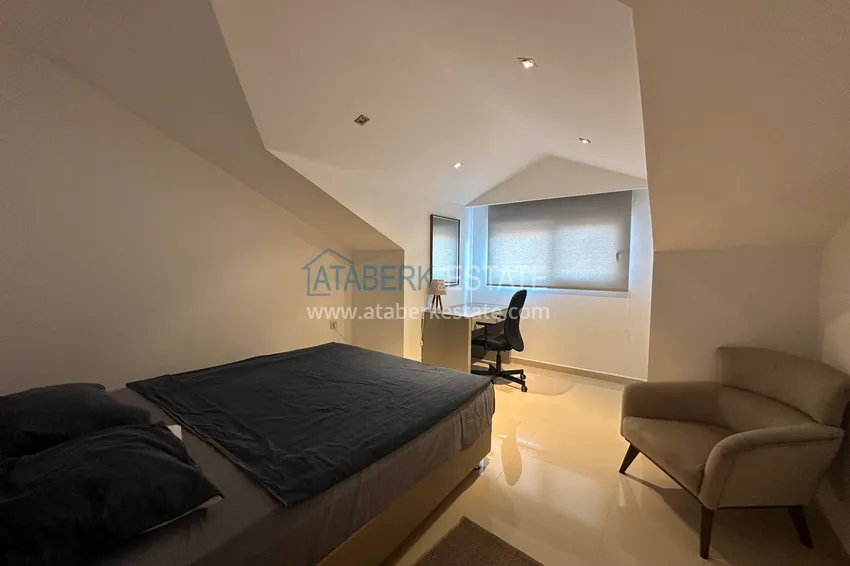 Kupuj  Umeblowany dwupoziomowy penthouse w centrum Alanyi - Plaża Kleopatra 13 