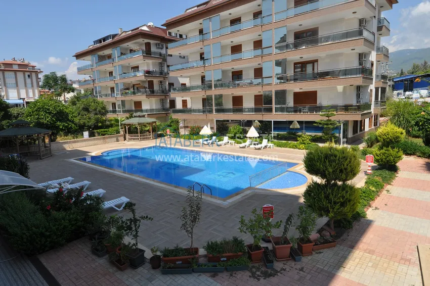 Apartament dwupoziomowy z meblami, oddzielną kuchnią i widokiem na góry — dzielnica Kestel, Alanya 1 