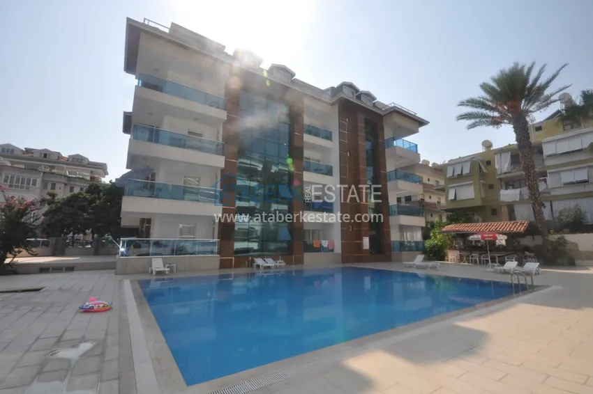 Apartament 1+1 z meblami i przeszklonym balkonem w centrum Alanyi — Plaża Kleopatra 2 