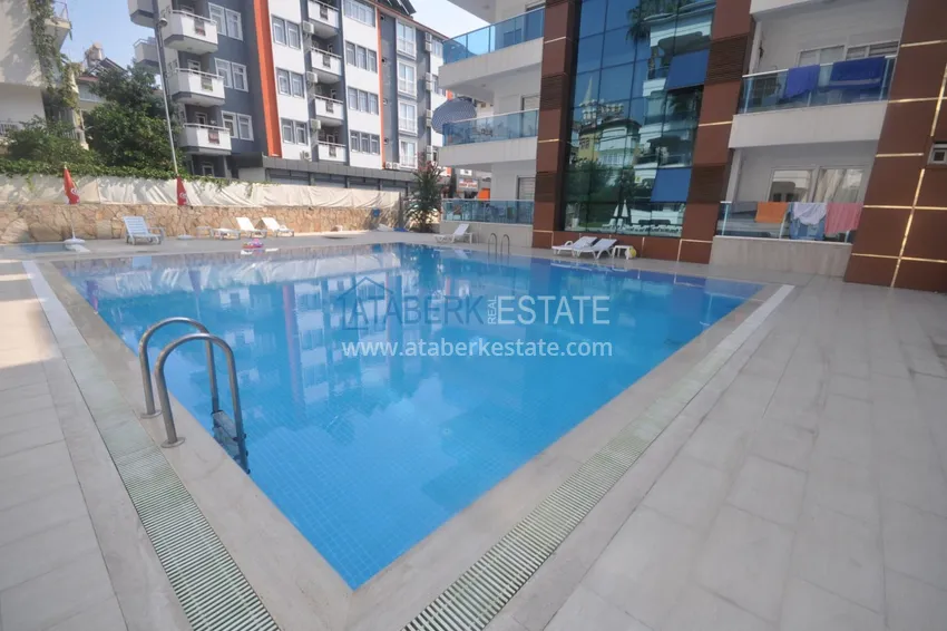 Apartament 1+1 z meblami i przeszklonym balkonem w centrum Alanyi — Plaża Kleopatra 5 