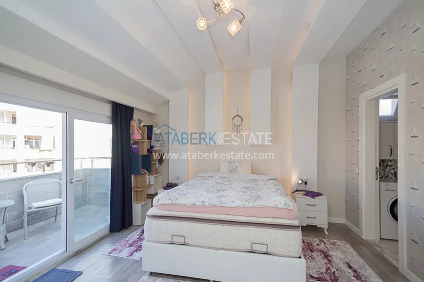 Kupuj  Nieruchomość na zezwolenie na pobyt. Umeblowany apartament z oddzielną kuchnią - centrum Alanya, dzielnica Kleopatra 10 