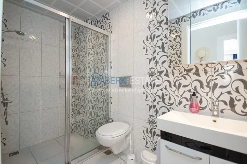 Kupuj  Nieruchomość na zezwolenie na pobyt. Umeblowany apartament z oddzielną kuchnią - centrum Alanya, dzielnica Kleopatra 13 
