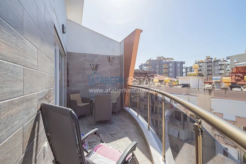 Kupuj  Nieruchomość na zezwolenie na pobyt. Umeblowany apartament z oddzielną kuchnią - centrum Alanya, dzielnica Kleopatra 17 