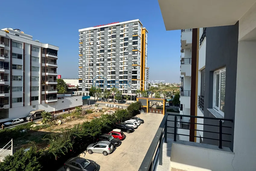 Kupuj  Dwupokojowe mieszkanie z meblami i przeszklonym balkonem w Mersin - Tomyuk 21 