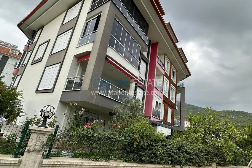Apartament w centrum Alanyi z oddzielnymi meblami kuchennymi i widokiem na góry  1 