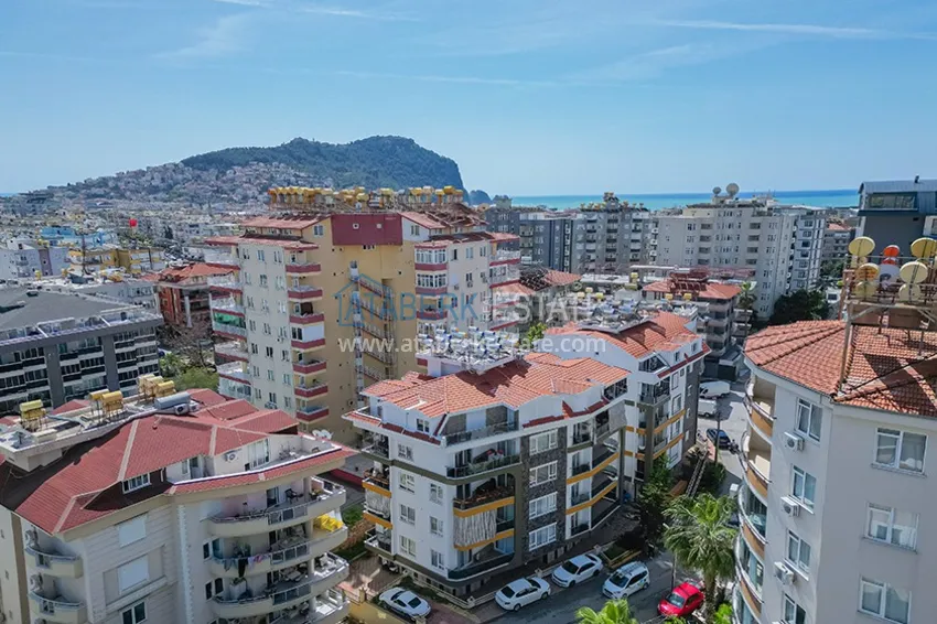 Nieruchomość na zezwolenie na pobyt. Umeblowany apartament z oddzielną kuchnią - centrum Alanya, dzielnica Kleopatra 1 