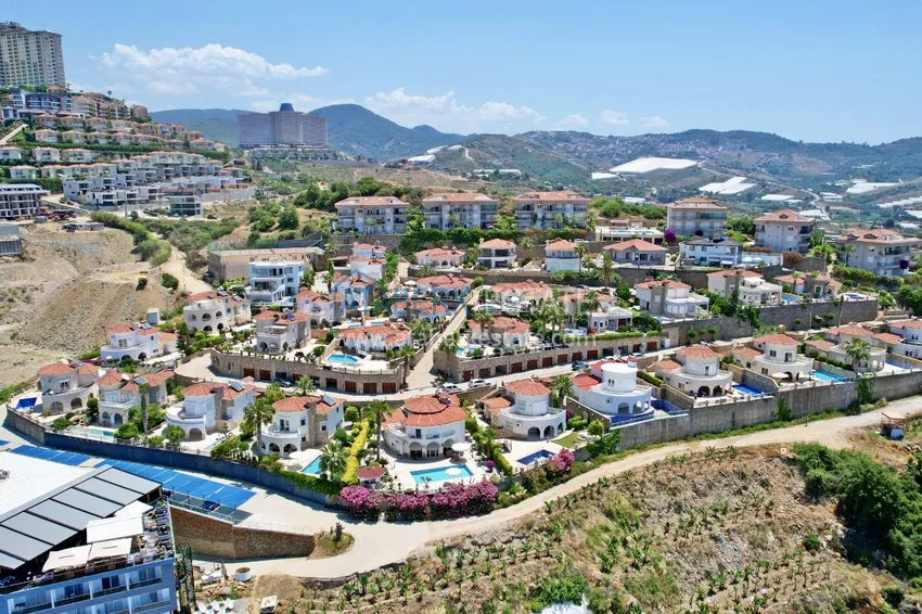 3+1 umeblowana willa w przytulnym kompleksie domków letniskowych — Alanya, dzielnica Kargicak 1 