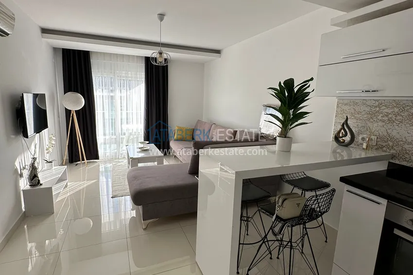 Kupuj 1+1 umeblowany apartament z widokiem na góry, centrum Alanya Plaża Kleopatra 1