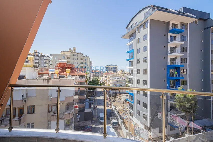 Kupuj  Nieruchomość na zezwolenie na pobyt. Umeblowany apartament z oddzielną kuchnią - centrum Alanya, dzielnica Kleopatra 22 