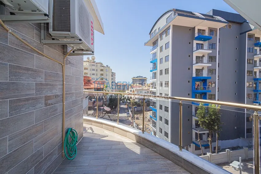 Kupuj  Nieruchomość na zezwolenie na pobyt. Umeblowany apartament z oddzielną kuchnią - centrum Alanya, dzielnica Kleopatra 23 