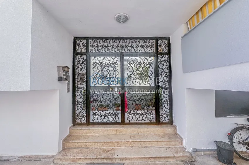 Apartament z dwiema sypialniami z nowymi meblami i przeszklonym balkonem w Mahmutlar 2 