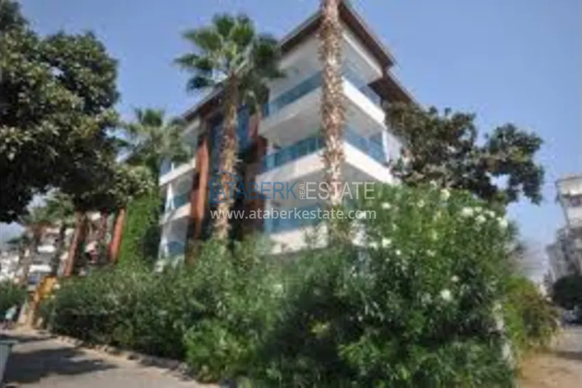 Apartament 1+1 z meblami i przeszklonym balkonem w centrum Alanyi — Plaża Kleopatra 7 