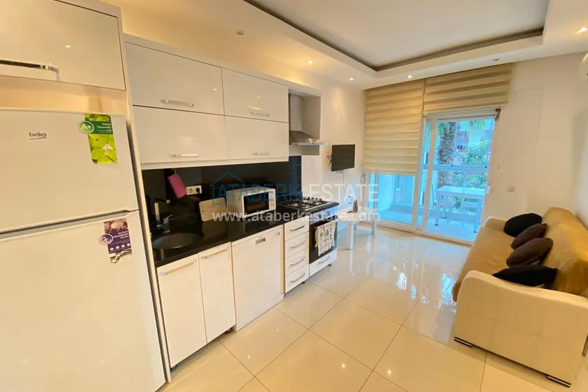 Kupuj  Apartament 1+1 z meblami i przeszklonym balkonem w centrum Alanyi — Plaża Kleopatra 3 