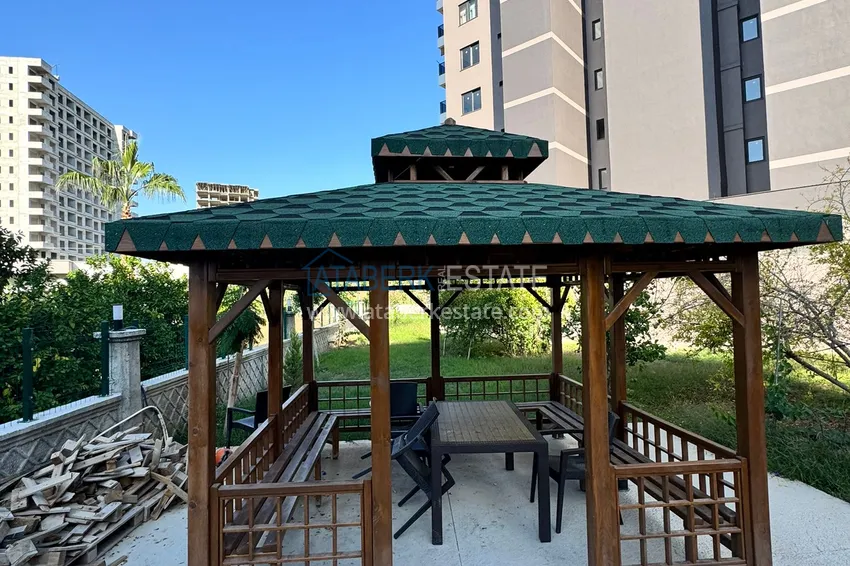 Dobrze wykończony apartament z jedną sypialnią w Mersin, dzielnica Teje 4 