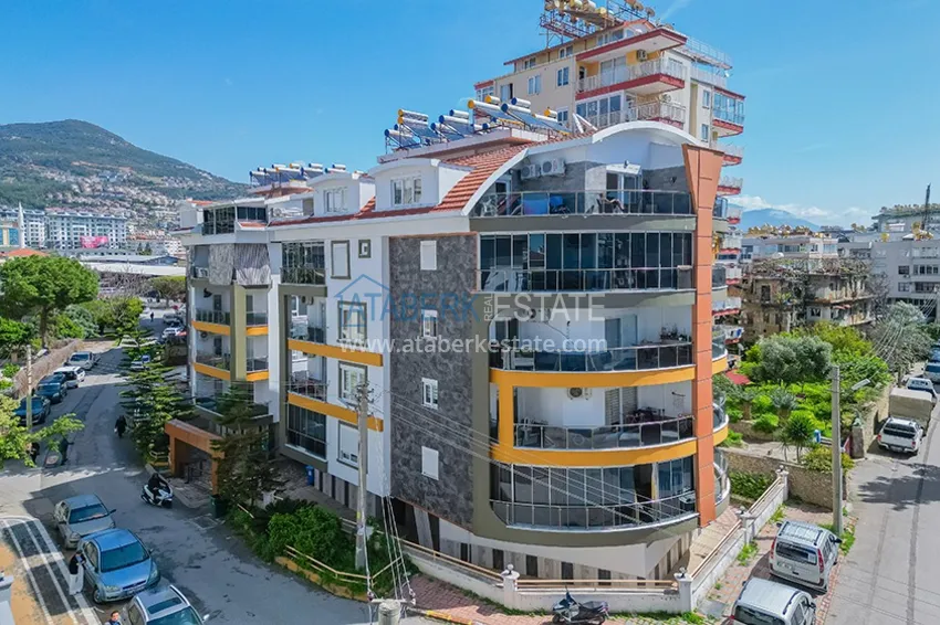 Nieruchomość na zezwolenie na pobyt. Umeblowany apartament z oddzielną kuchnią - centrum Alanya, dzielnica Kleopatra 4 