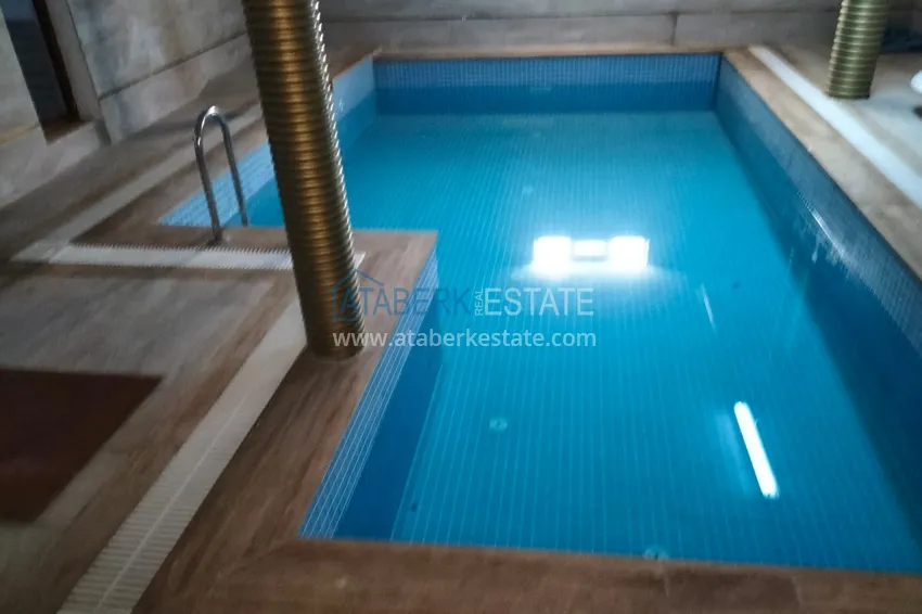 Apartament 1+1 z meblami i przeszklonym balkonem w centrum Alanyi — Plaża Kleopatra 16 