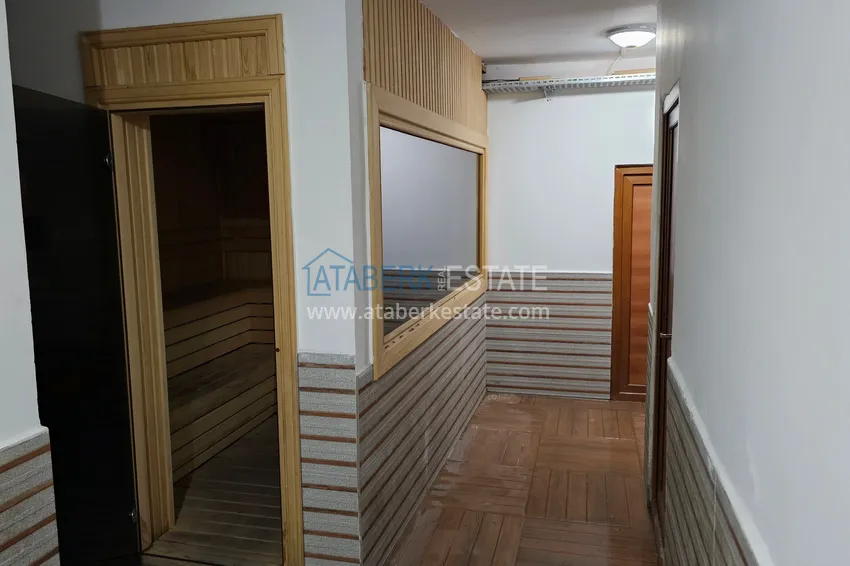 Apartament 1+1 z meblami i przeszklonym balkonem w centrum Alanyi — Plaża Kleopatra 18 