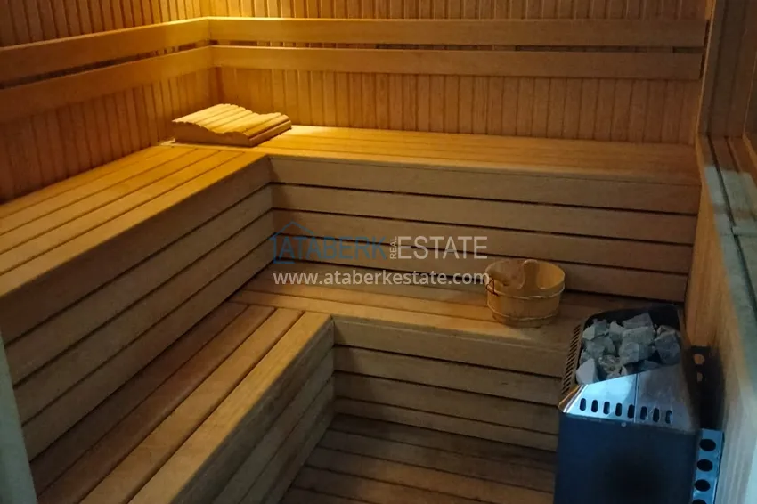 Apartament 1+1 z meblami i przeszklonym balkonem w centrum Alanyi — Plaża Kleopatra 19 