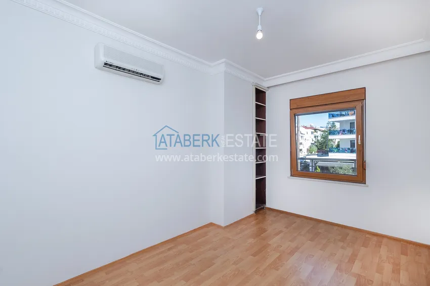 Kupuj  Jednopoziomowy apartament 4+1 z oddzielną kuchnią w centrum Alanyi, plaża Kleopatra  10 