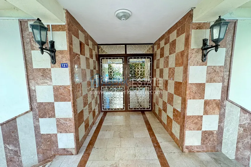 Apartament w Mahmutlar częściowo umeblowany z przeszklonym balkonem i widokiem na morze 12 