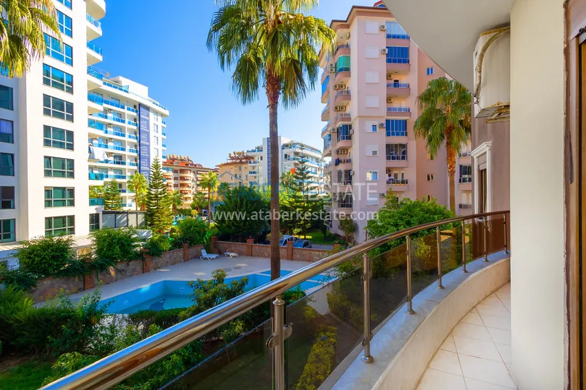 Kupuj  Jednopoziomowy apartament 4+1 z oddzielną kuchnią w centrum Alanyi, plaża Kleopatra  14 