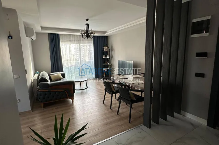 Liniowy czteropokojowy apartament z meblami w dzielnicy Teje, Mersin 1 