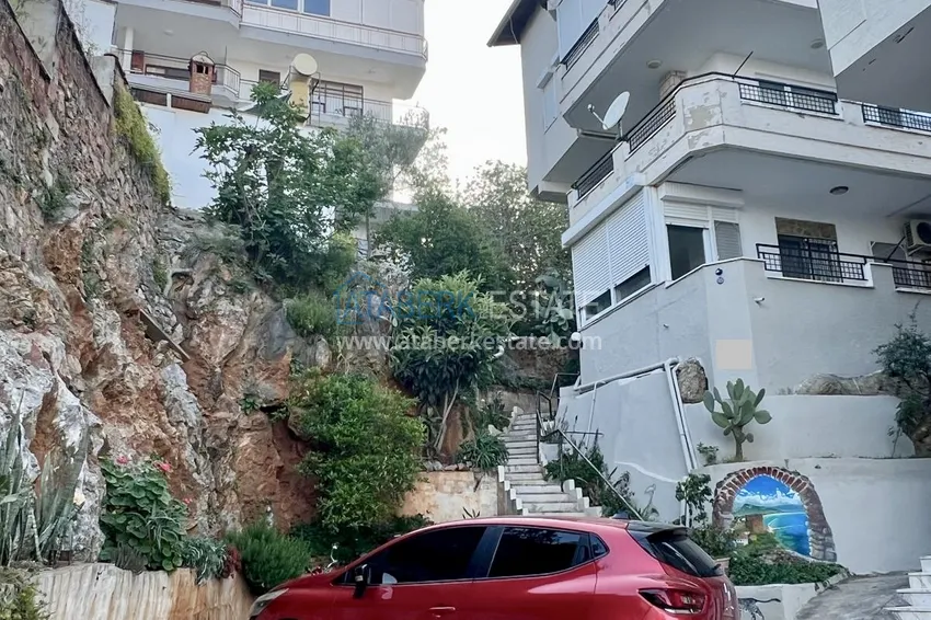 Apartament 1+1 z meblami, widokiem na morze i przystań w dzielnicy Alanya — Kale 2 