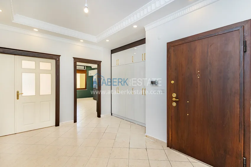 Kupuj  Jednopoziomowy apartament 4+1 z oddzielną kuchnią w centrum Alanyi, plaża Kleopatra  1 