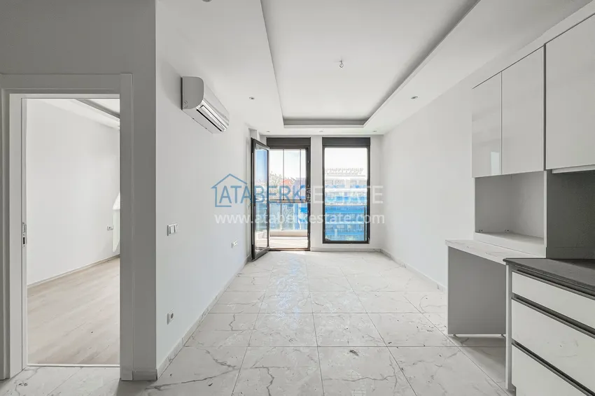 Kupuj  Apartament 1+1 z przeszklonym balkonem i widokiem na morze, dzielnica Kargicak — Alanya 2 