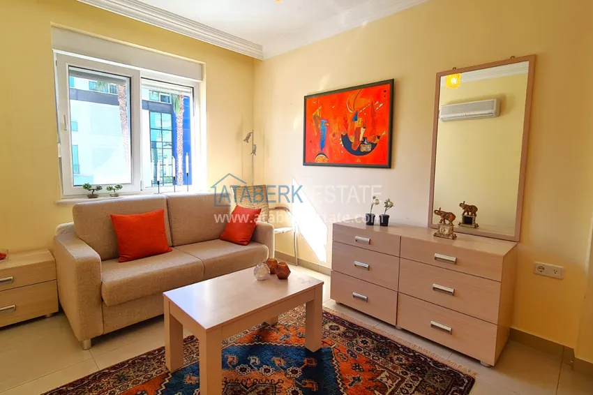 Kupuj  Apartament 2+1 z meblami i przeszklonym balkonem zaledwie 300 metrów od morza, dzielnica Oba - Alanya 2 