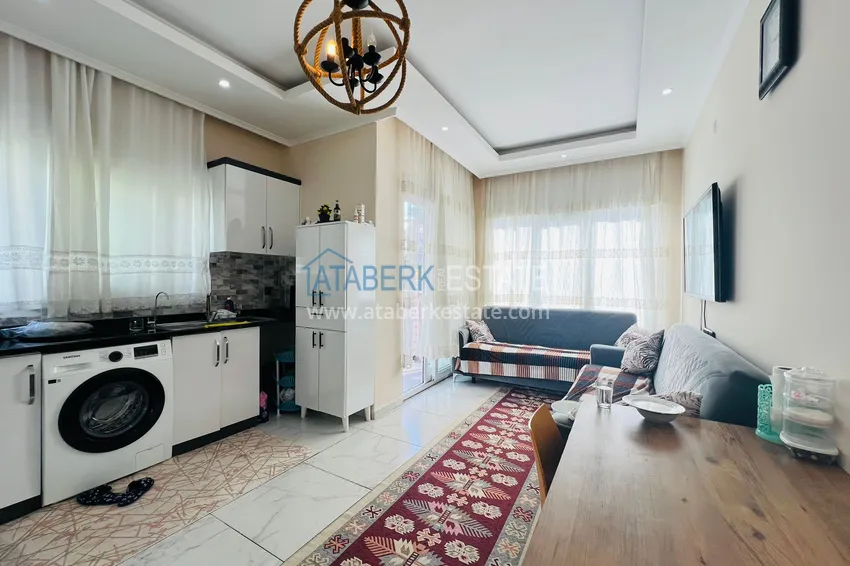 Kupuj  Jednopokojowy apartament w centrum Alanyi, umeblowany. Nadaje się do zezwolenia na pobyt 2 