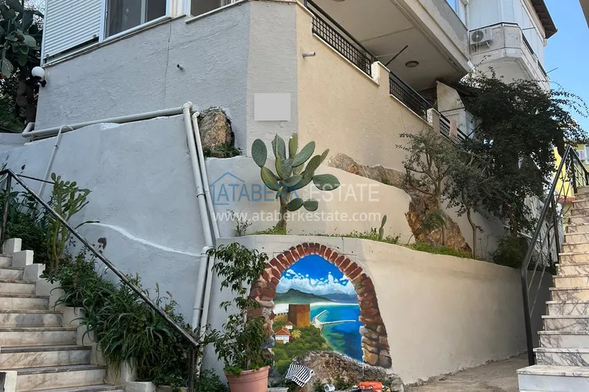 Apartament 1+1 z meblami, widokiem na morze i przystań w dzielnicy Alanya — Kale 4 