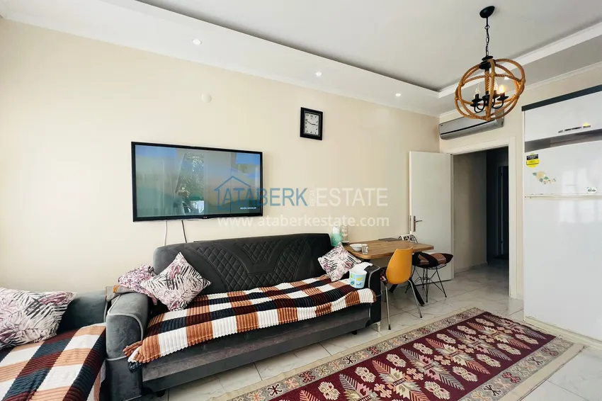 Kupuj  Jednopokojowy apartament w centrum Alanyi, umeblowany. Nadaje się do zezwolenia na pobyt 4 