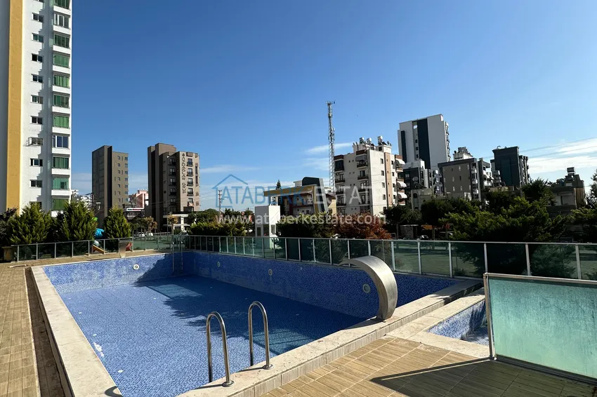 Stylowy penthouse z meblami i przeszklonym balkonem w dzielnicy Teje, Mersin 4 