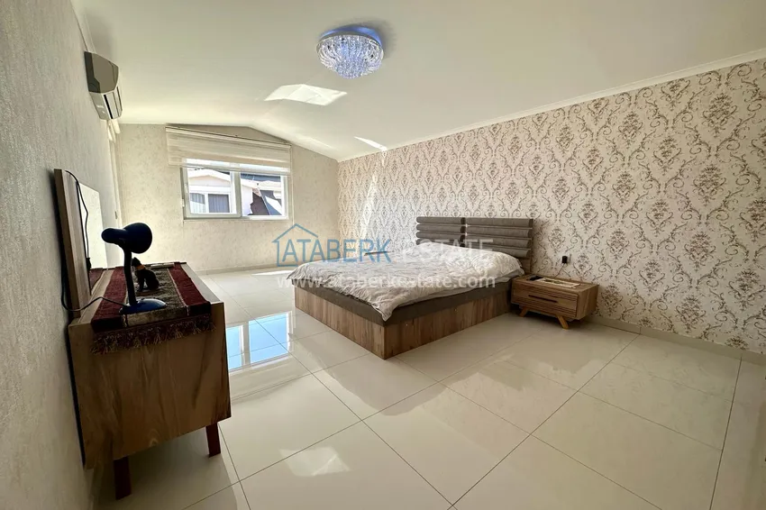 Kupuj  Dwupoziomowy penthouse z widokiem na morze w ultra-luksusowym kompleksie w dzielnicy Alanya Kestel 5 