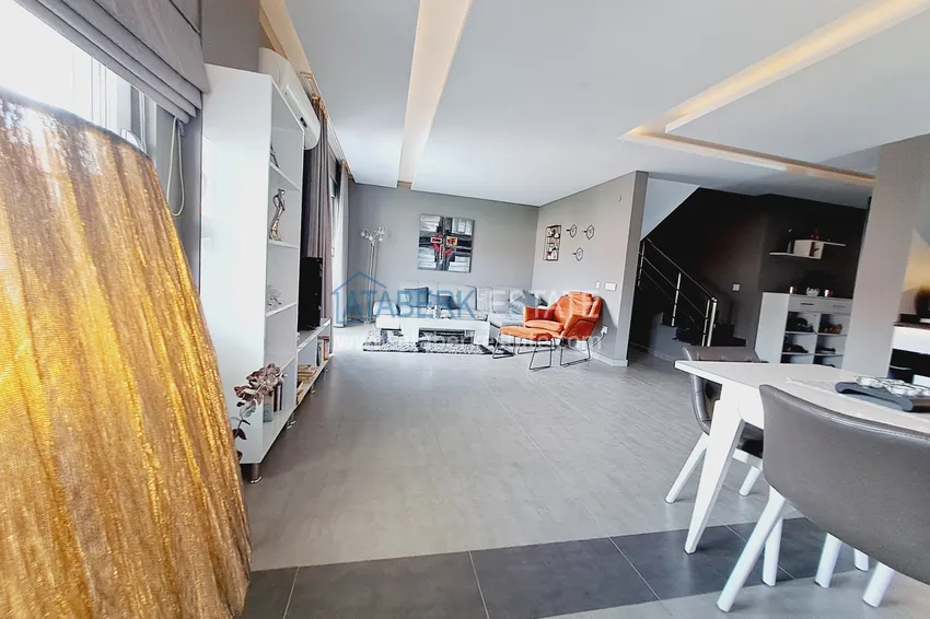 Kupuj  Nieruchomość na zezwolenie na pobyt - Dwupoziomowy penthouse z meblami w Alanyi, dzielnica Oba 6 