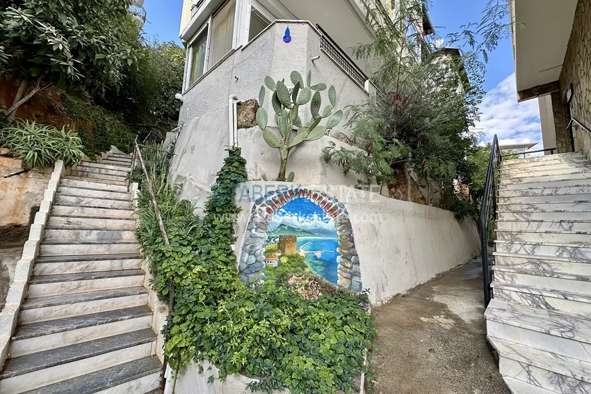 Apartament 1+1 z meblami, widokiem na morze i przystań w dzielnicy Alanya — Kale 5 