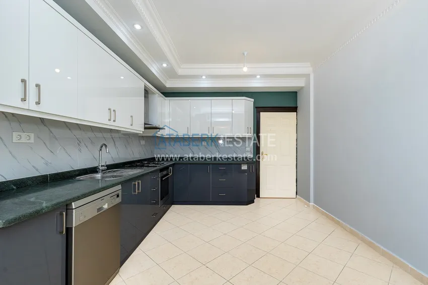 Kupuj  Jednopoziomowy apartament 4+1 z oddzielną kuchnią w centrum Alanyi, plaża Kleopatra  5 