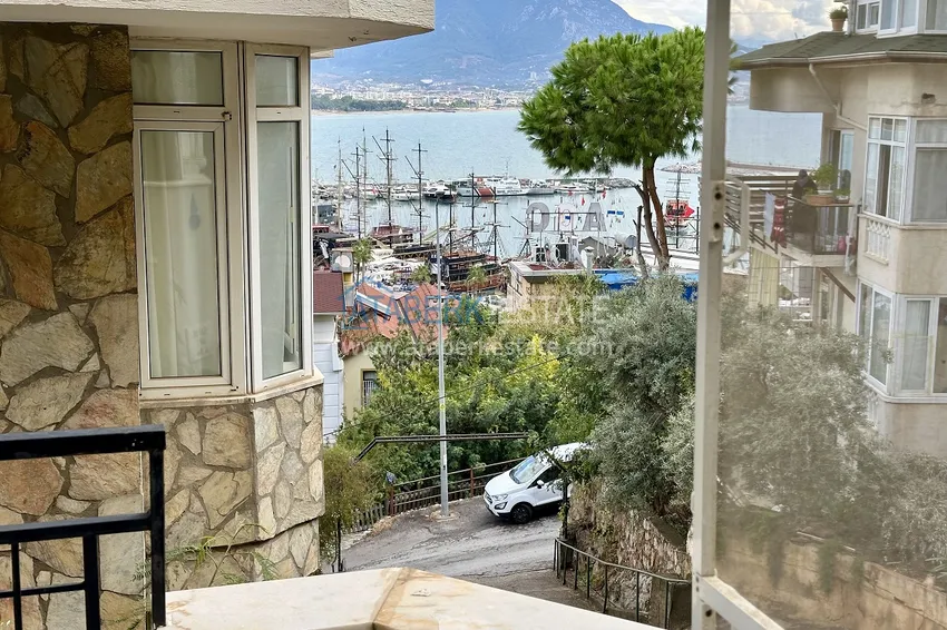 Apartament 1+1 z meblami, widokiem na morze i przystań w dzielnicy Alanya — Kale 6 