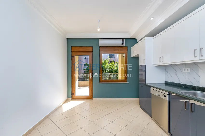 Kupuj  Jednopoziomowy apartament 4+1 z oddzielną kuchnią w centrum Alanyi, plaża Kleopatra  6 