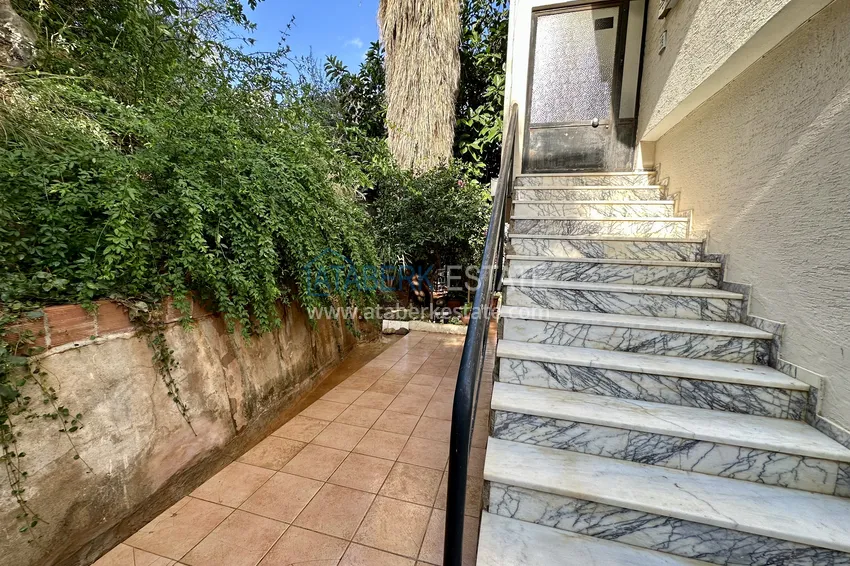 Apartament 1+1 z meblami, widokiem na morze i przystań w dzielnicy Alanya — Kale 7 