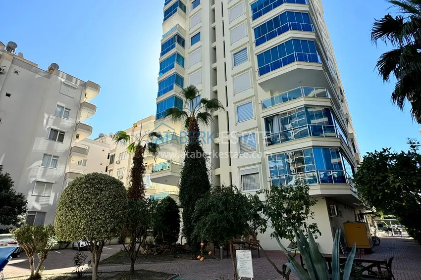 Apartament w Mahmutlar częściowo umeblowany z przeszklonym balkonem i widokiem na morze 8 
